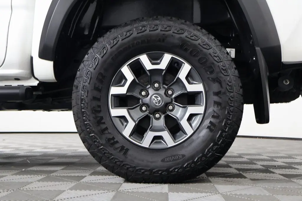 2023 Toyota Tacoma V6 photo 16