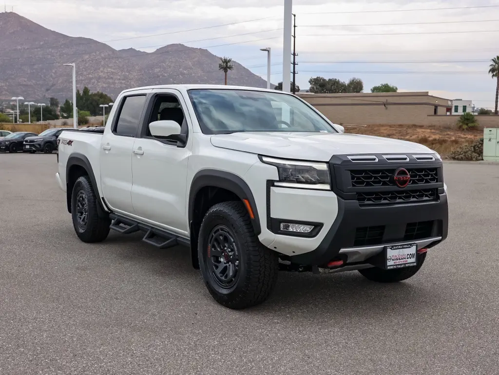 2026 Nissan Frontier PRO-4X's photo