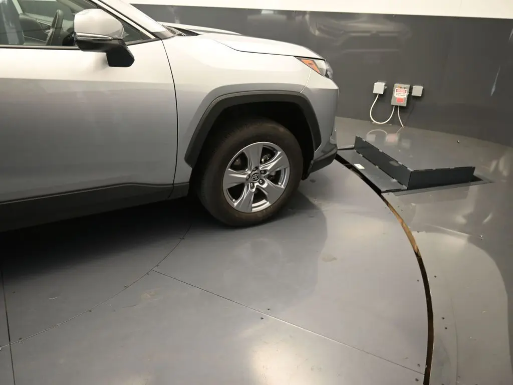 2024 Toyota RAV4 XLE photo 12