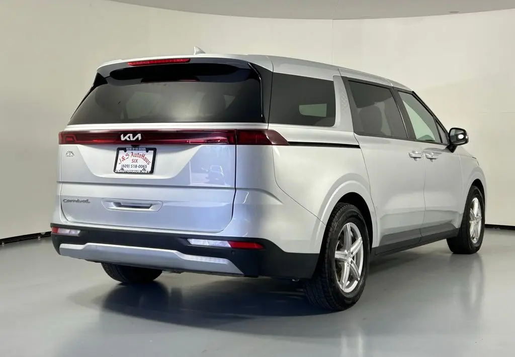2022 Kia Carnival LXS photo 7