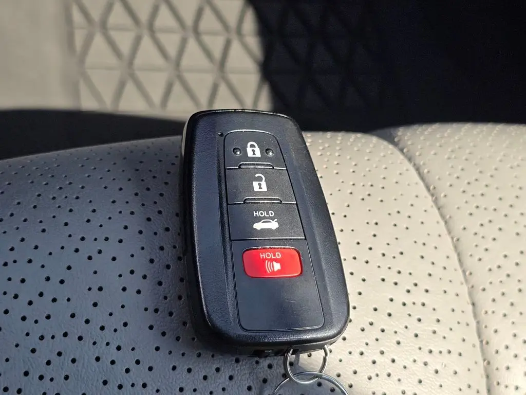 2021 Toyota Avalon Hybrid Limited photo 29