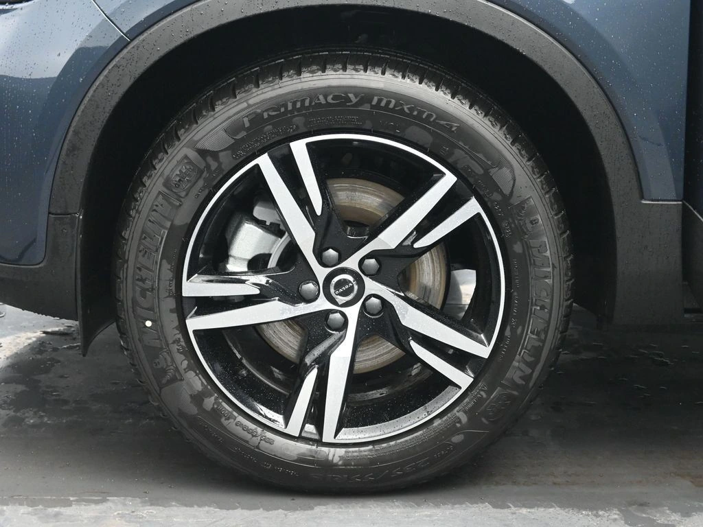 2026 Volvo - image 28