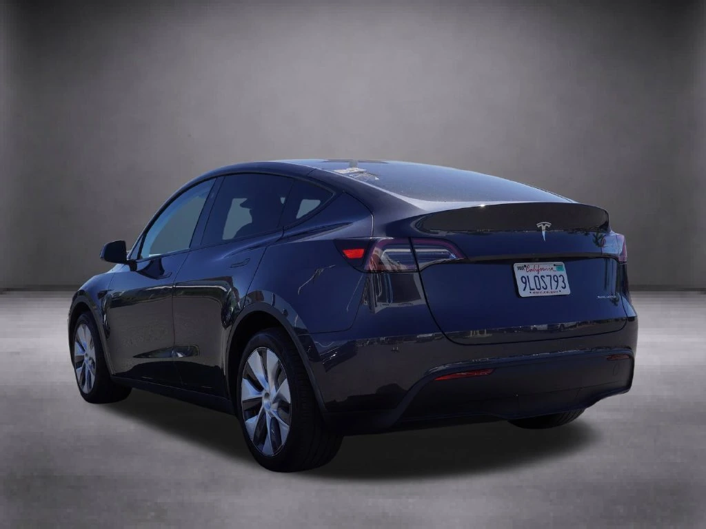 Used 2024 Tesla Model Y Long Range with VIN 7SAYGDEE6RA226407 for sale in Lake Elsinore, CA