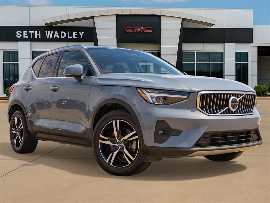 2023 Volvo XC40 Plus's photo