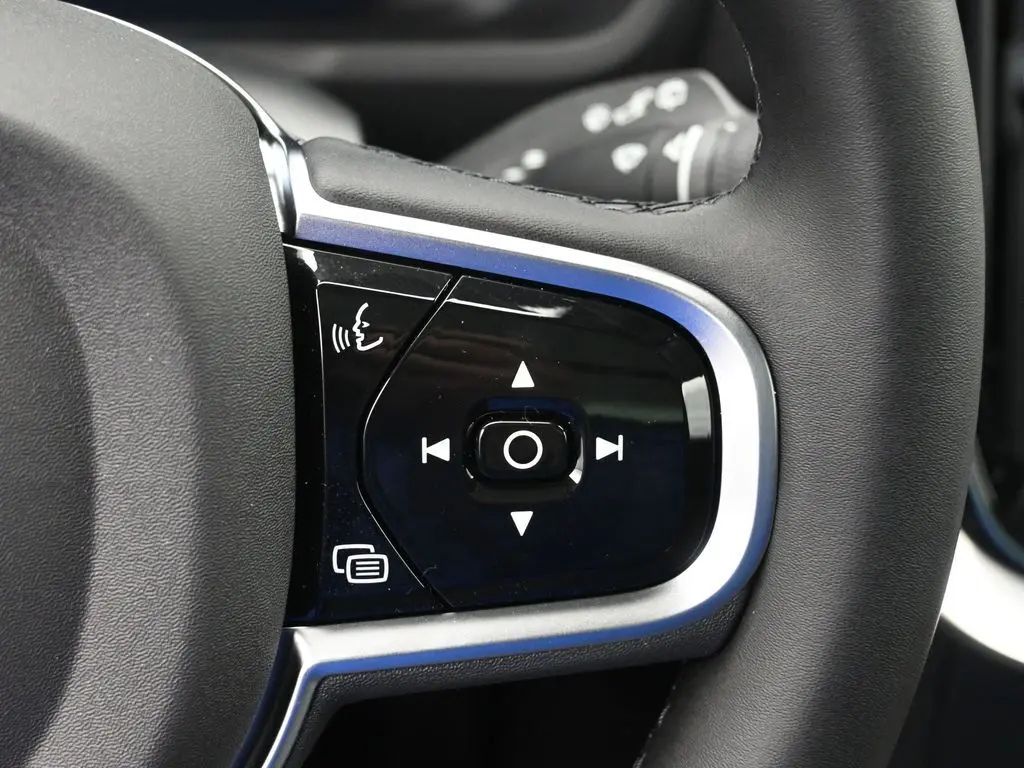 2026 Volvo - image 10