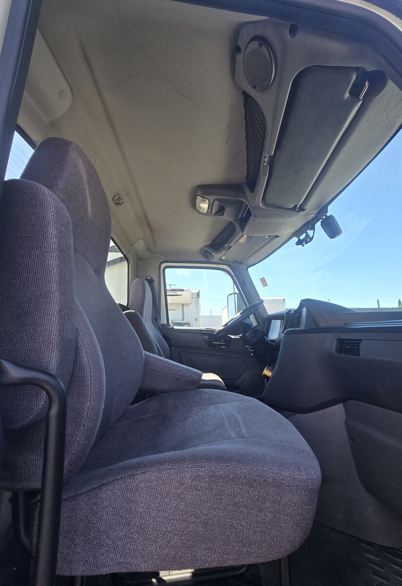 2021 International LT in CA — photo 7