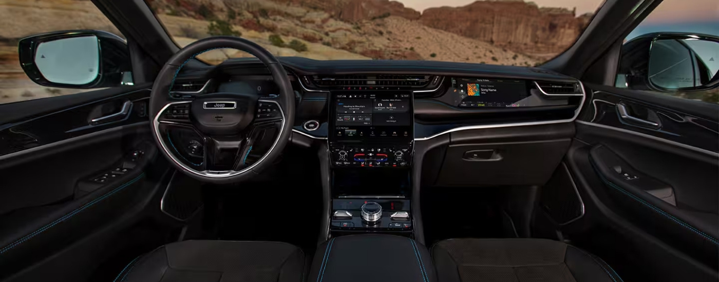 The black interior of 2025 Jeep Grand Cherokee.