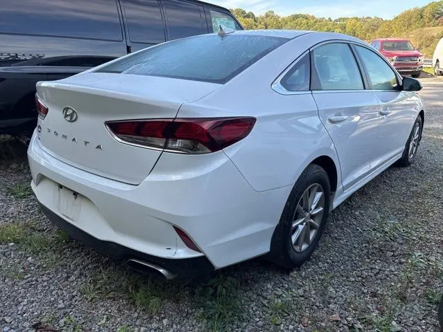 2019 Hyundai Sonata SE photo 2