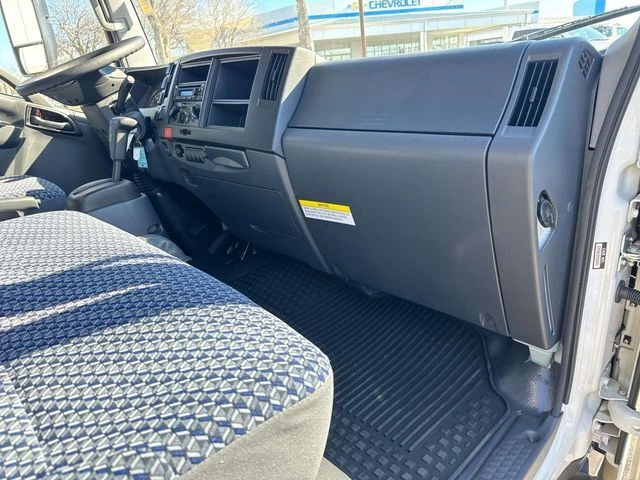 2025 Isuzu NPR - image 15