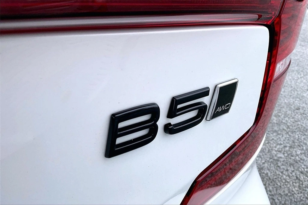 2023 Volvo - image 24