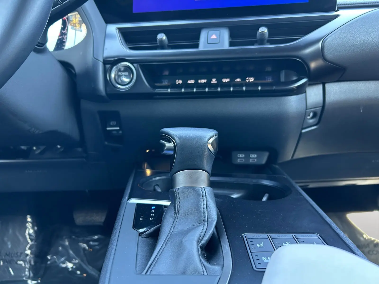 2023 Lexus UX 250h Premium photo 11