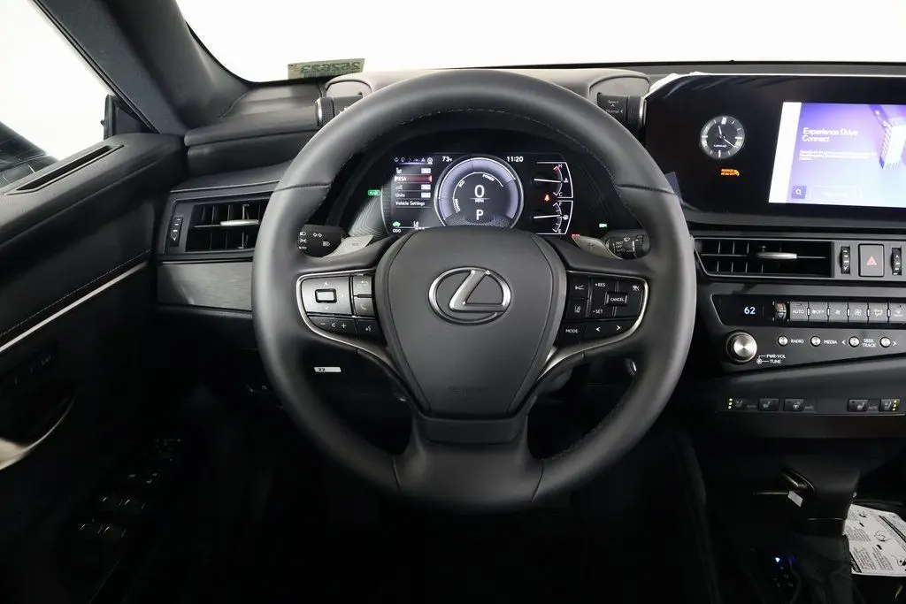 2025 Lexus ES 300h photo 3