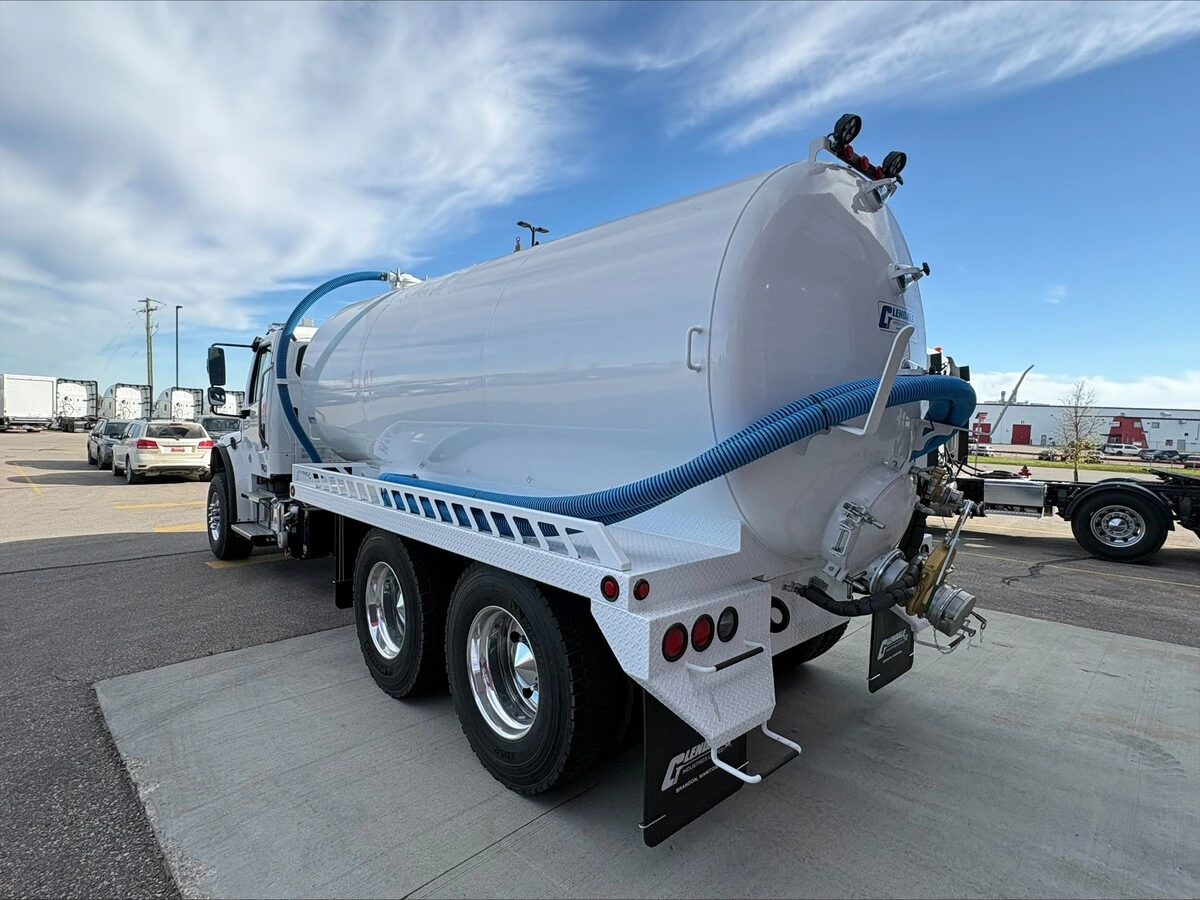 2027 Freightliner M2 106 — photo 7