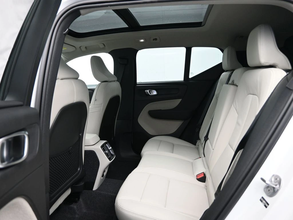 2026 Volvo - image 24