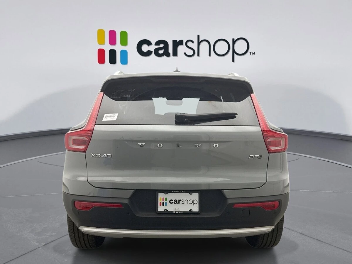 2025 Volvo - image 4