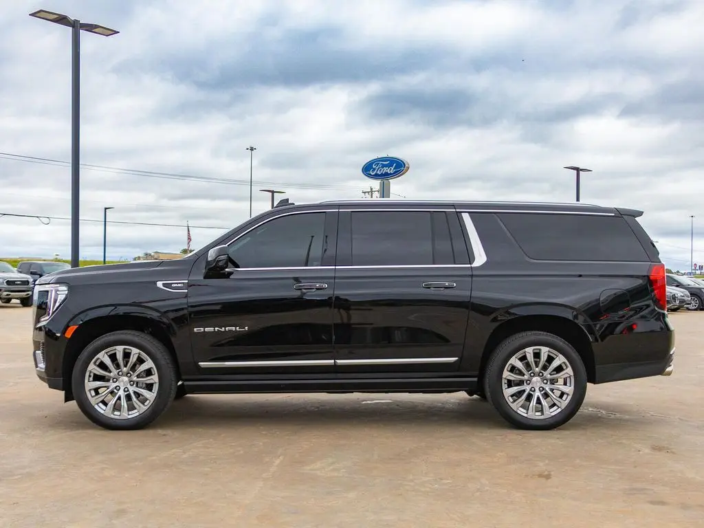 2023 Gmc Yukon XL Denali photo 3