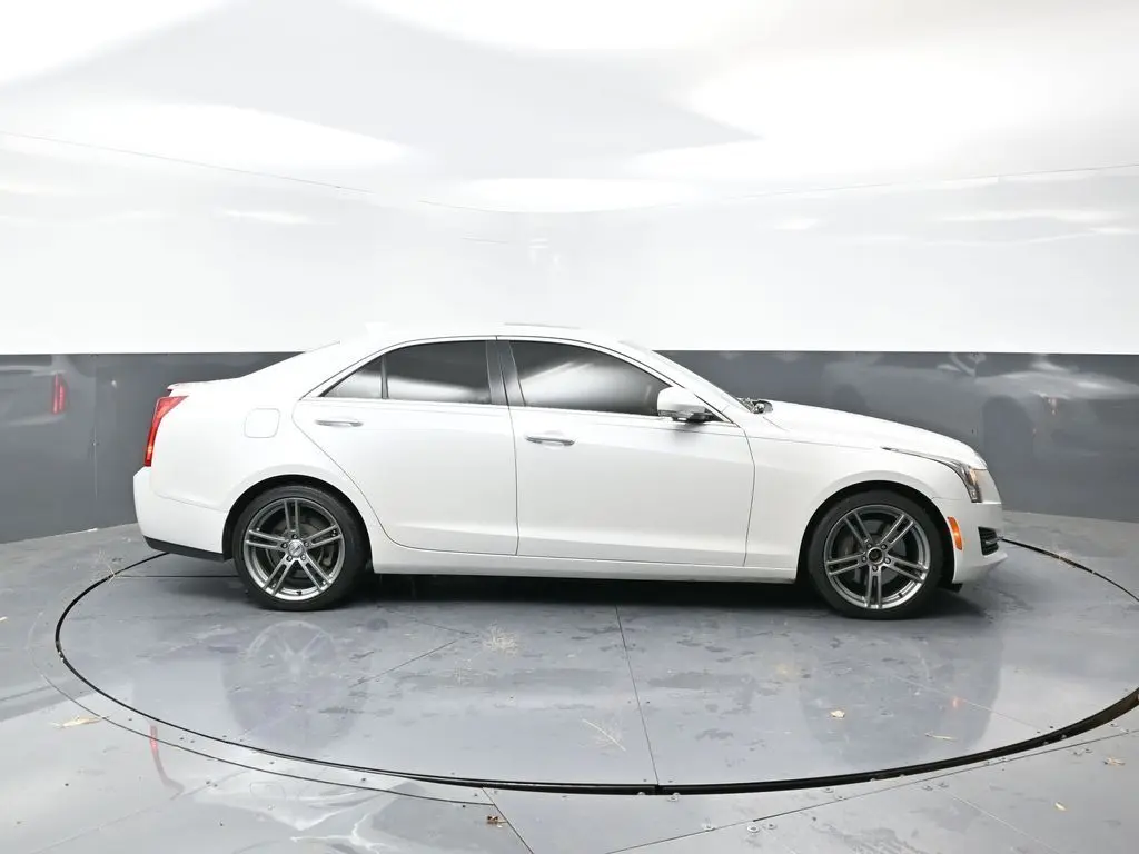 2016 Cadillac ATS Luxury photo 2