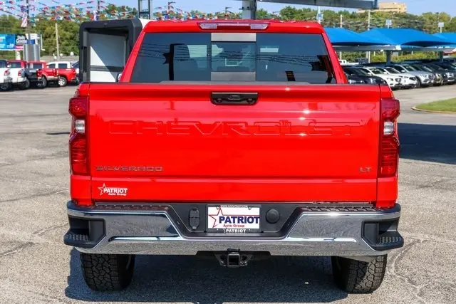 2026 Chevrolet Silverado 1500 LT1 photo 4