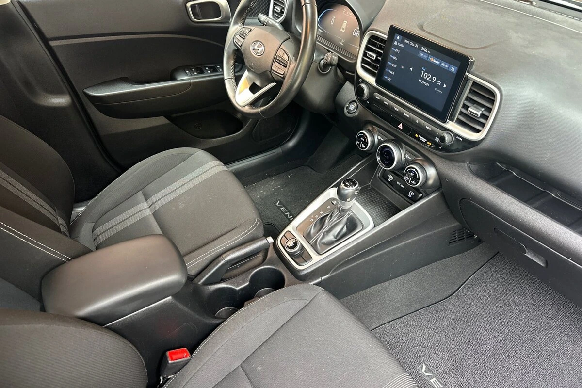 2025 Hyundai Venue SEL - Photo 16