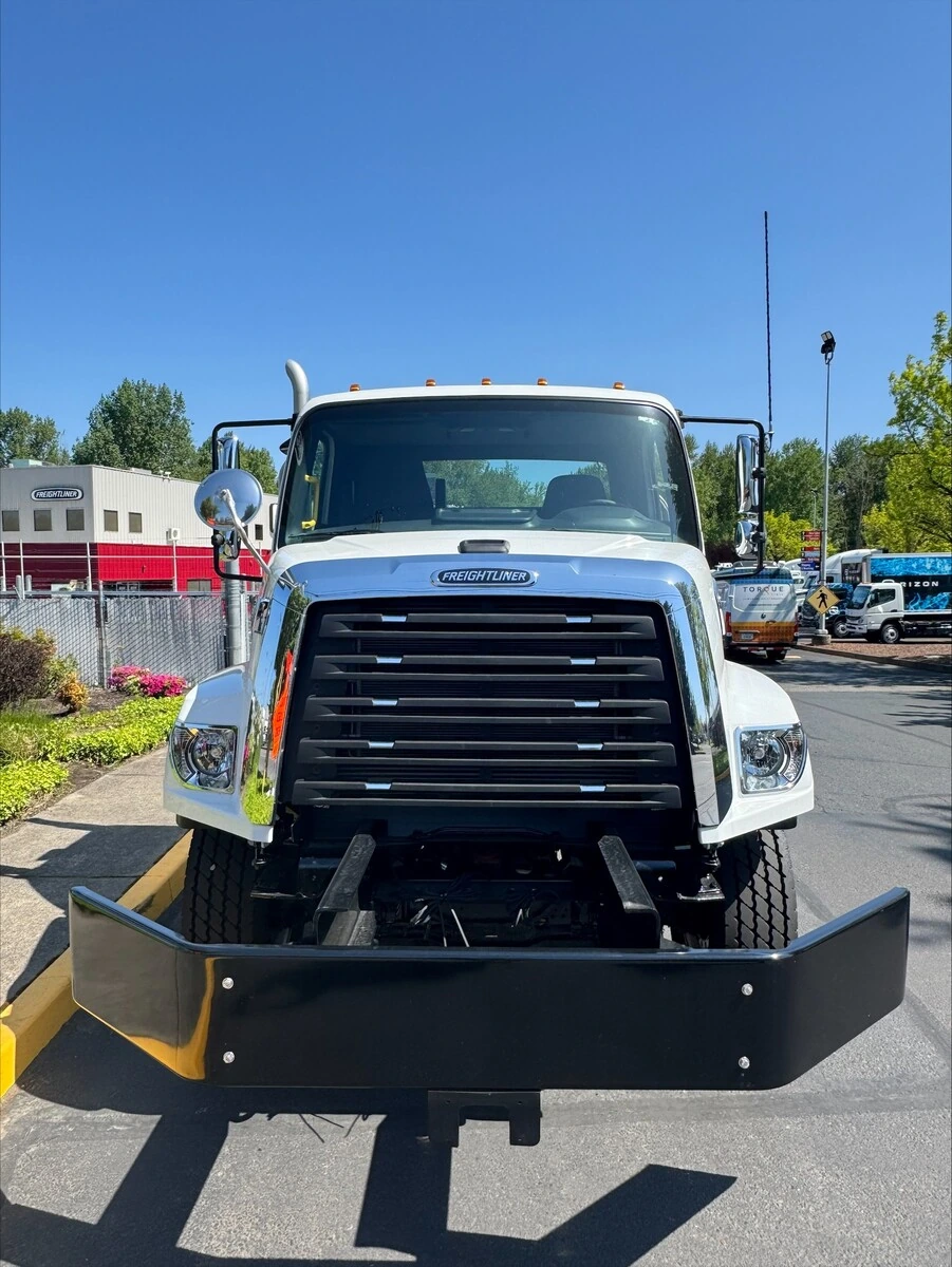 2025 Freightliner 108SD in Portland, OR — photo 3