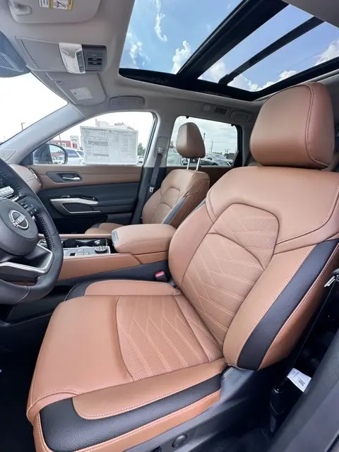 2025 Nissan Pathfinder Platinum photo 20