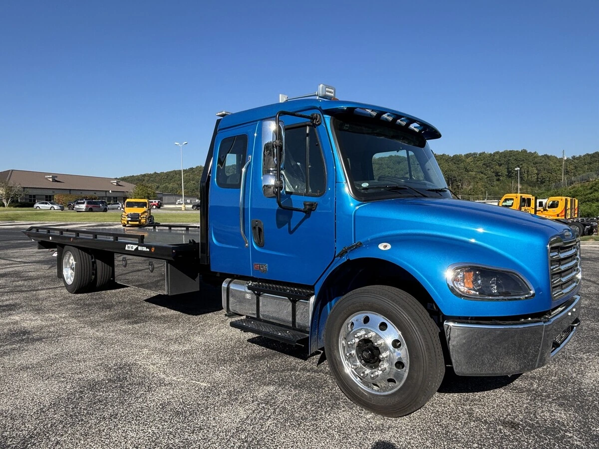 2025 Freightliner M2 106 in Knoxville, TN — photo 3