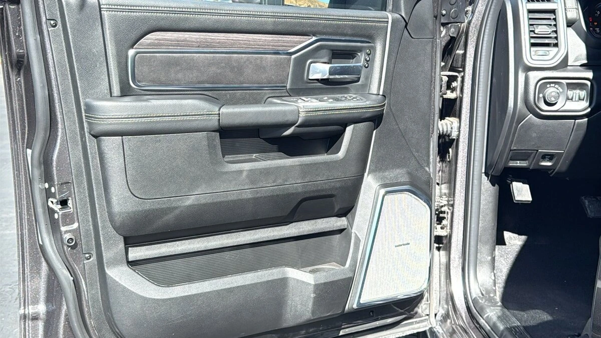 2026 RAM 3500 Laramie - Photo 23