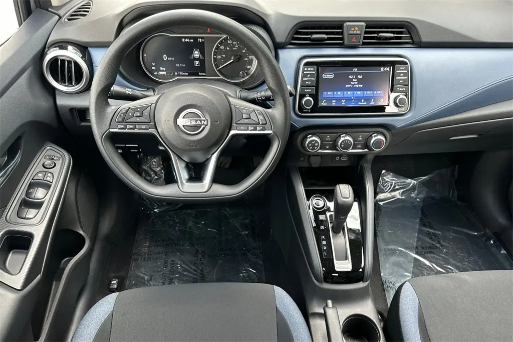 2025 Nissan Versa 1.6 SV photo 14