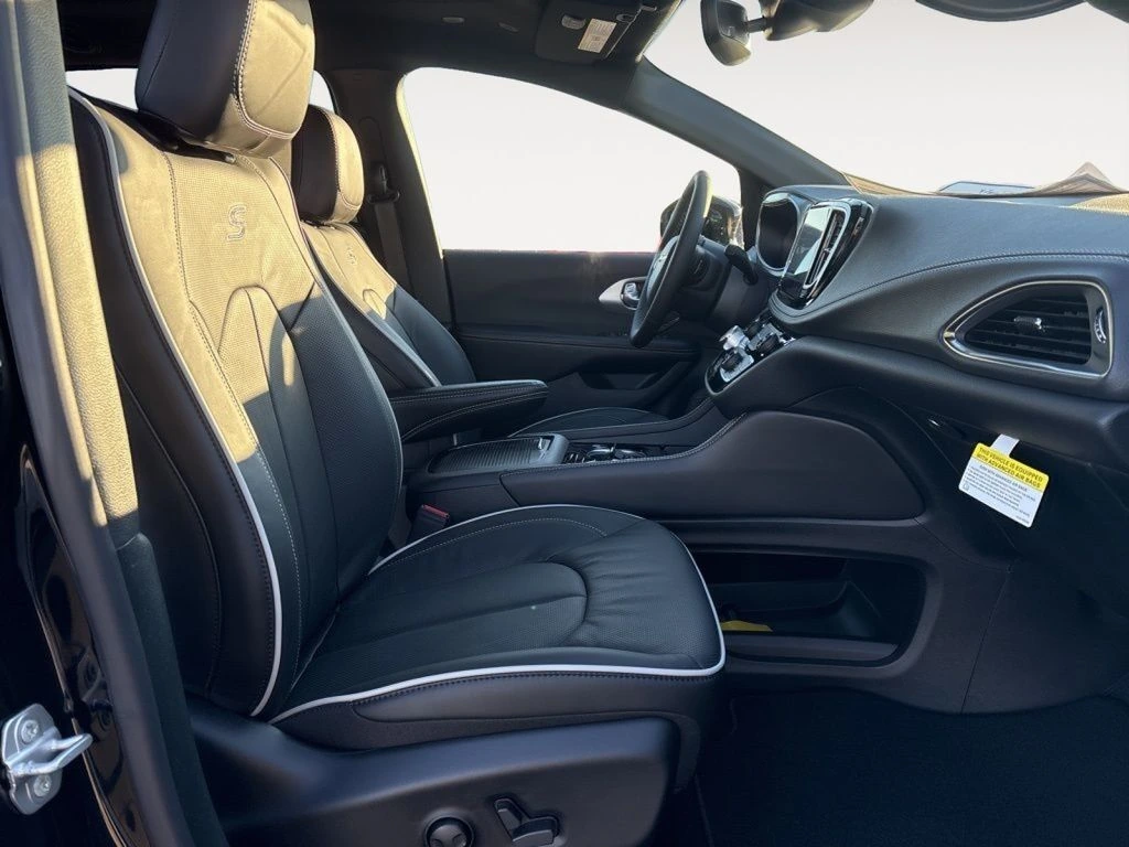 2026 Chrysler Pacifica Limited - Photo 21