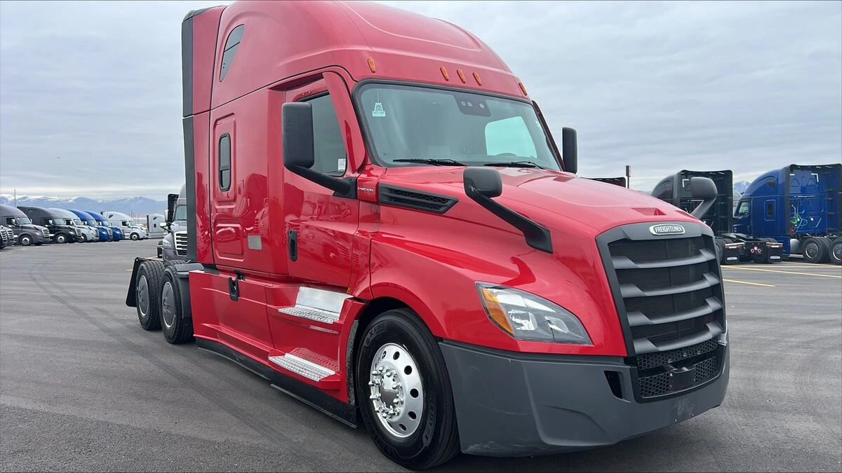 2022 Freightliner Cascadia - image 3