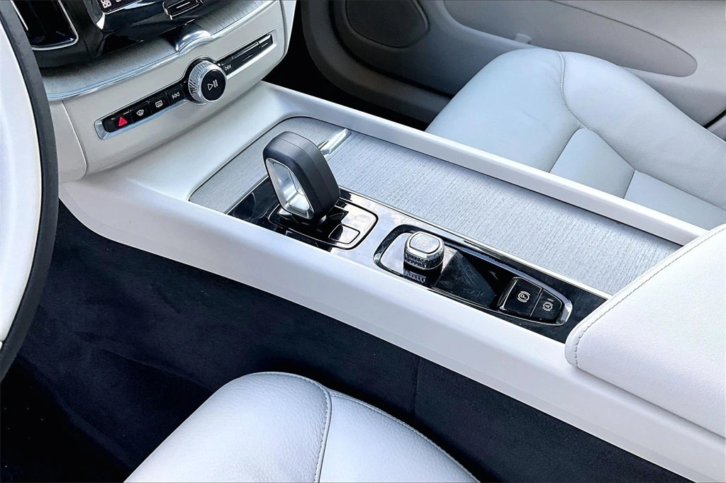 2023 Volvo - image 17