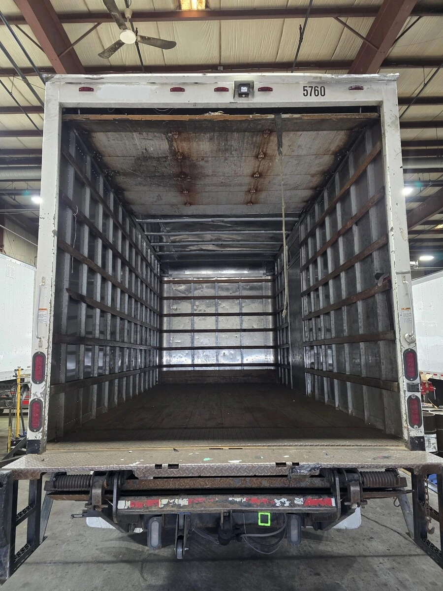 2017 Isuzu NQR in Bridgeport, CT — photo 3