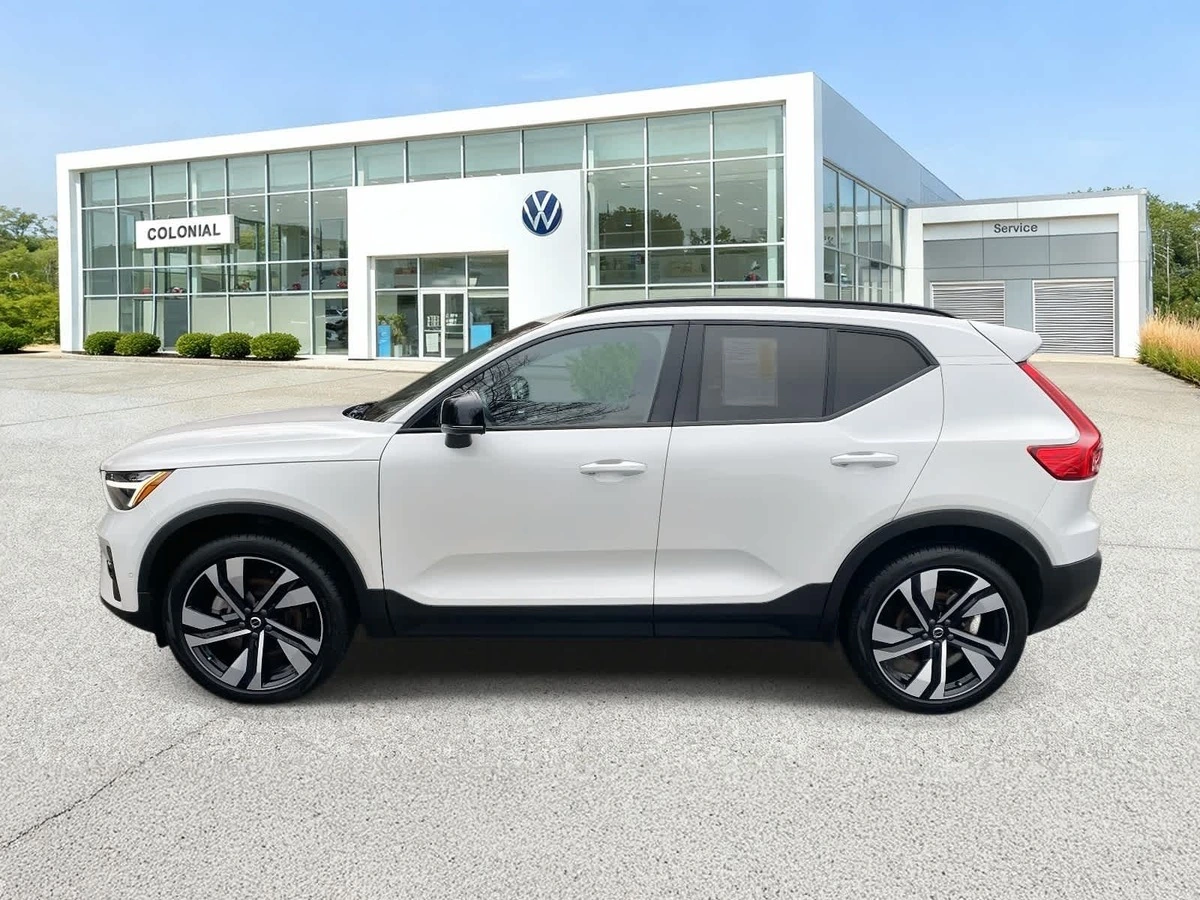 2024 Volvo - image 2