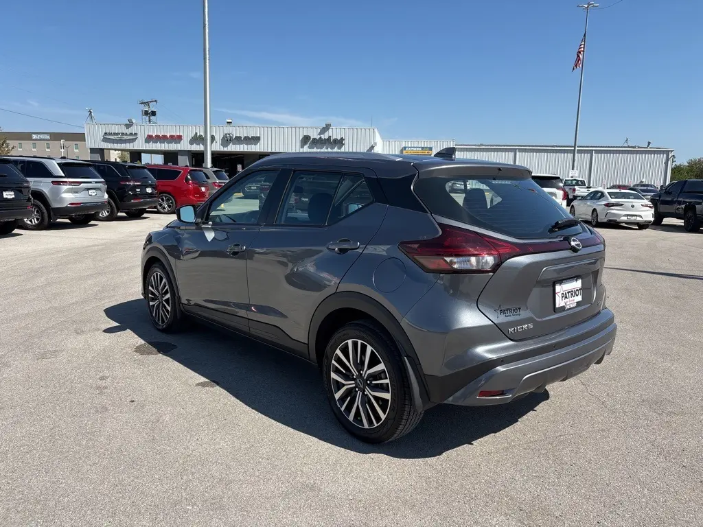 2022 Nissan Kicks SV photo 4