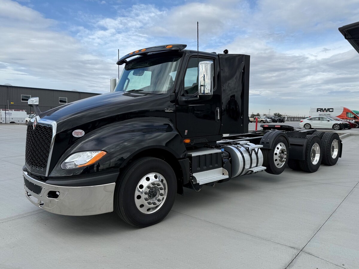 2025 International LT in Pasco, WA — photo 3