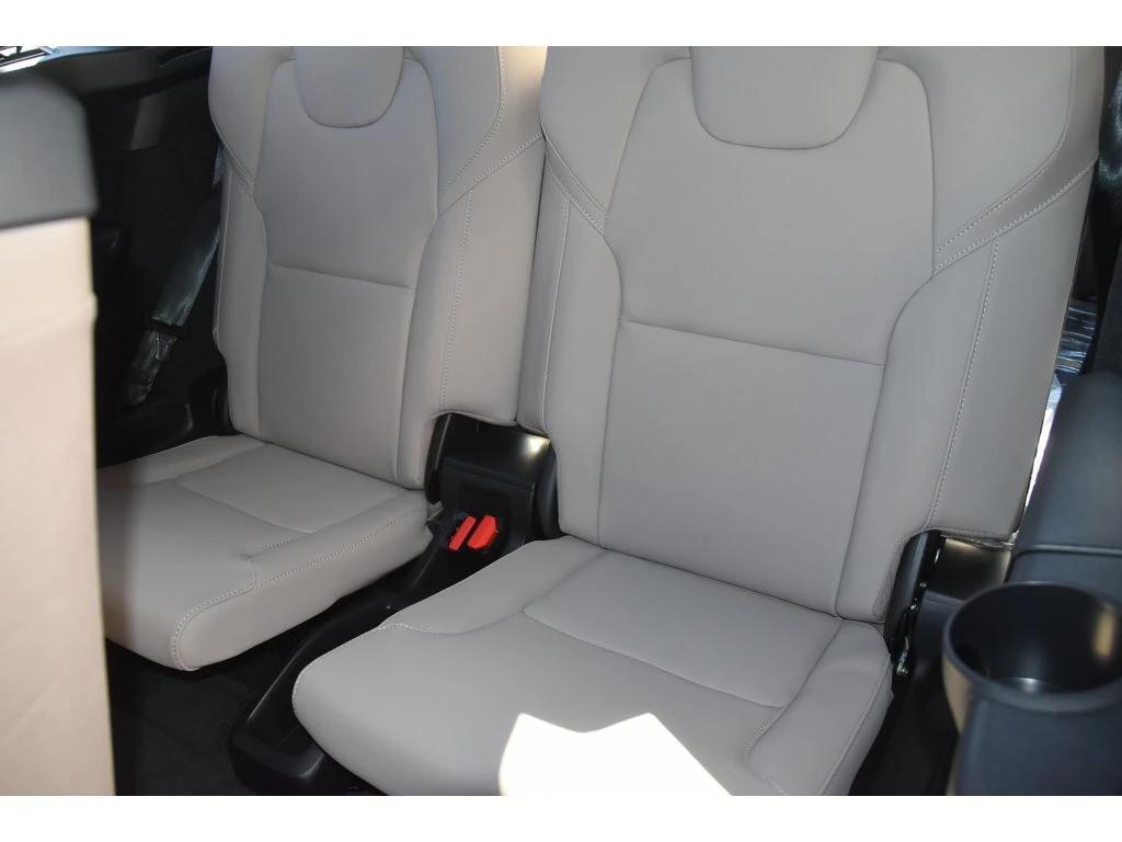 2026 Volvo - image 16