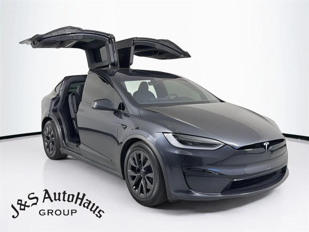 2024 Tesla Model X Long Range's photo