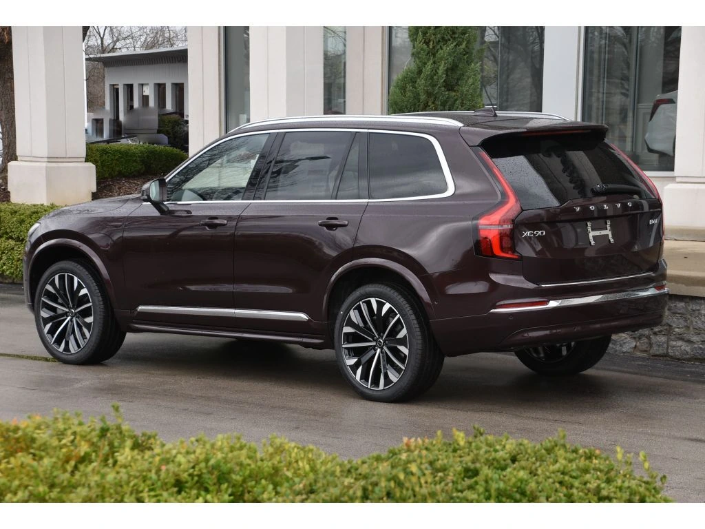 2026 Volvo - image 6