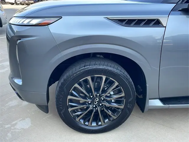 2026 Infiniti QX80 photo 9
