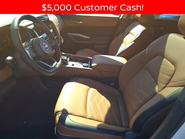 2025 Nissan Pathfinder Platinum photo 4