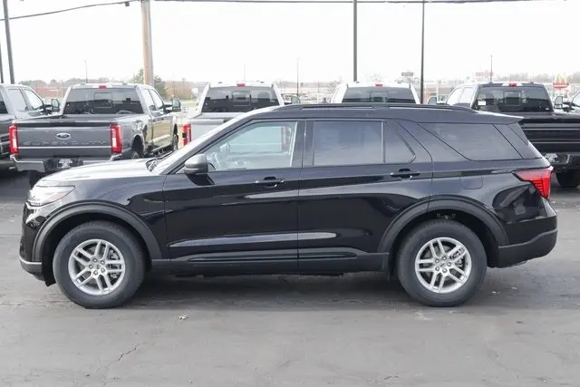 2026 Ford Explorer photo 2