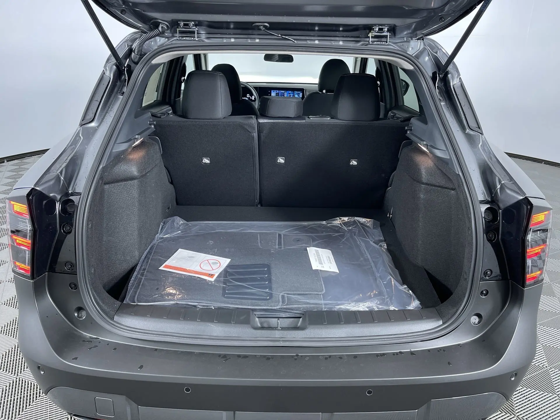 2026 Nissan Kicks SV photo 14