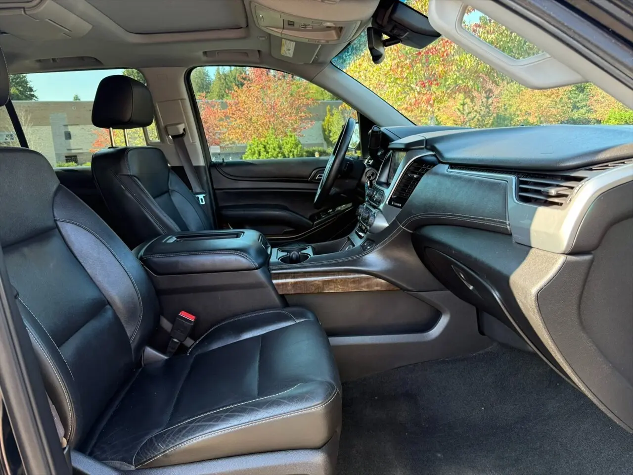 2016 Chevrolet Suburban LT photo 15