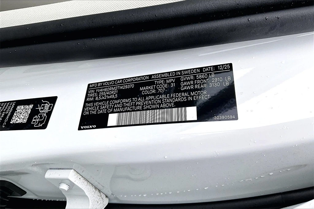 2026 Volvo - image 8