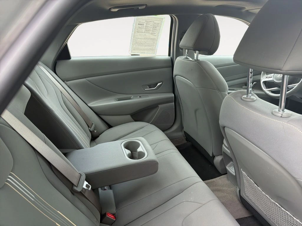 2025 Hyundai Elantra SEL - Photo 13