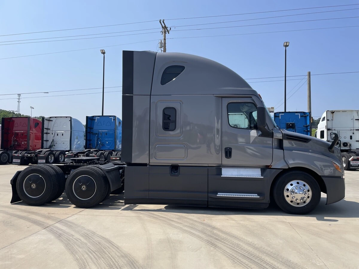 2022 Freightliner Cascadia — photo 5