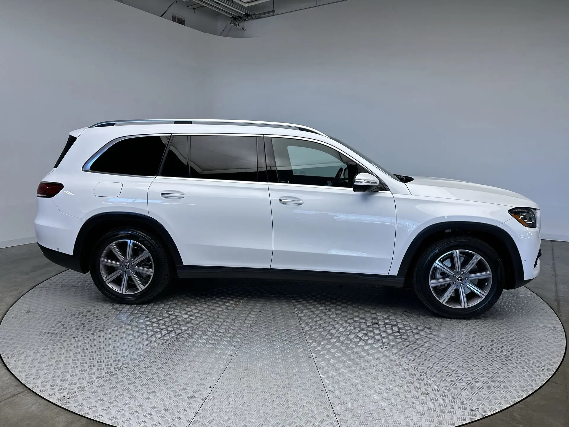2023 Mercedes Benz GLS 450 4MATIC photo 10