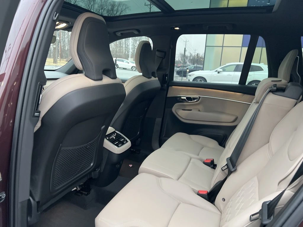 2026 Volvo - image 8