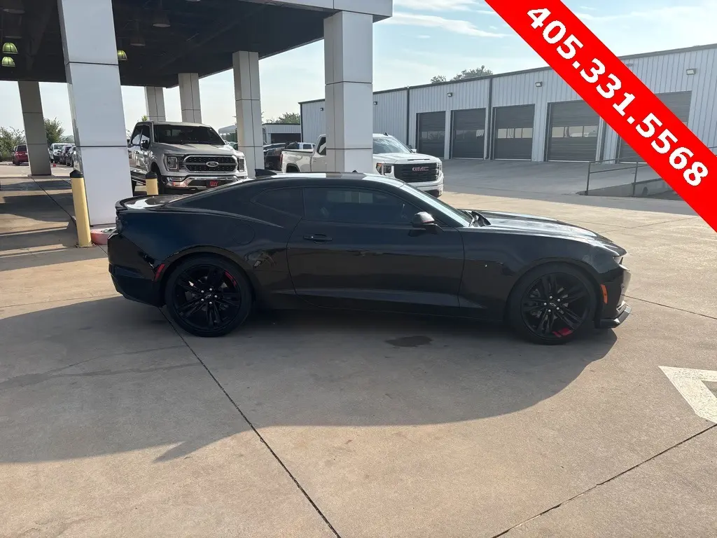 2022 Chevrolet Camaro 1LT photo 2