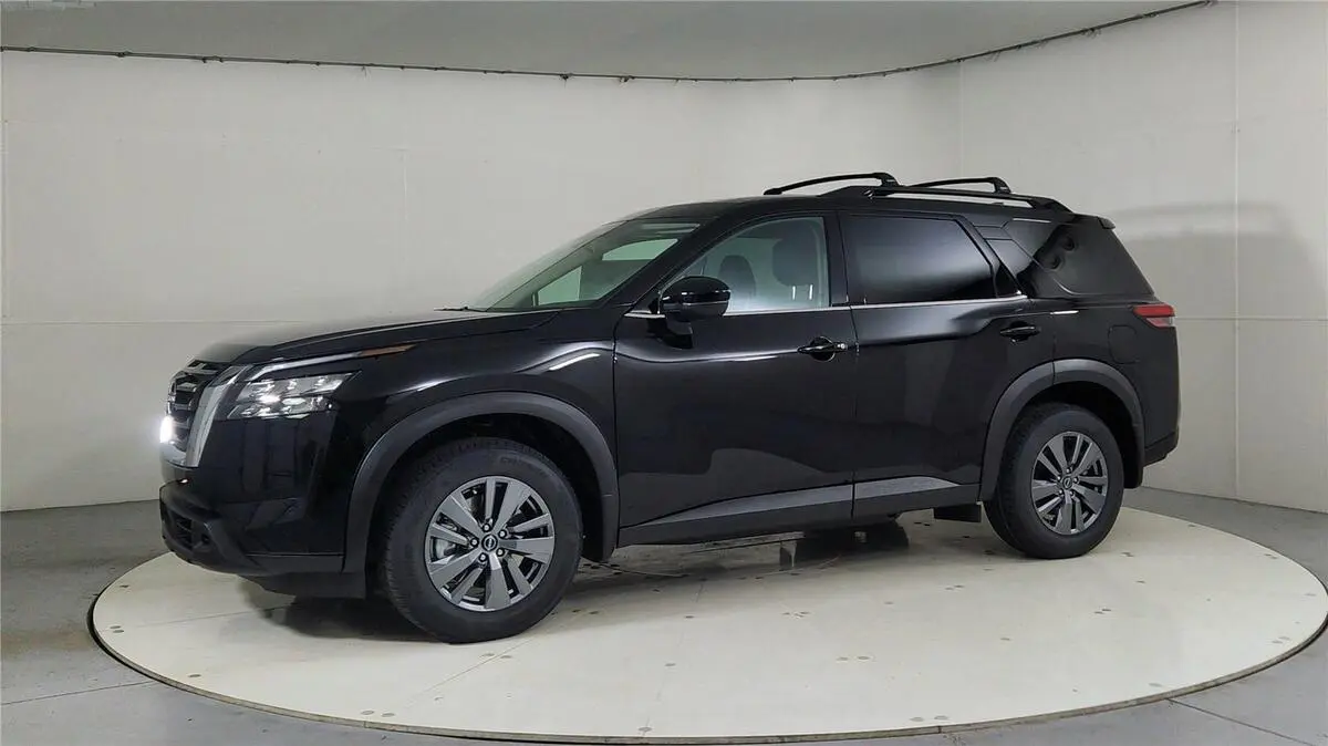 2025 Nissan Pathfinder SV photo 3